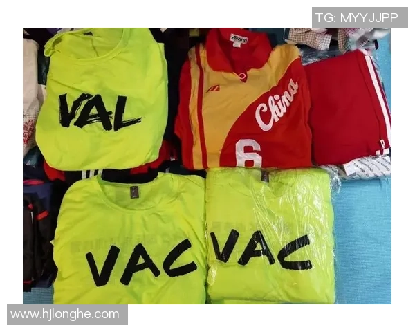 球员拍卖比赛球衣助力社区足球场建设传递爱心与希望